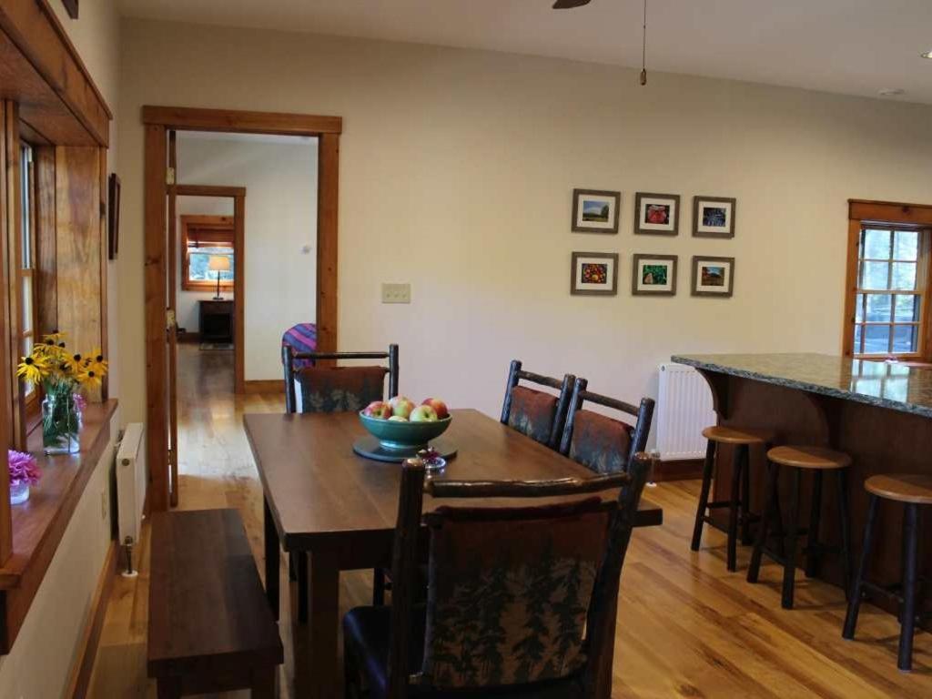 Bark Eater Inn Keene Room photo
