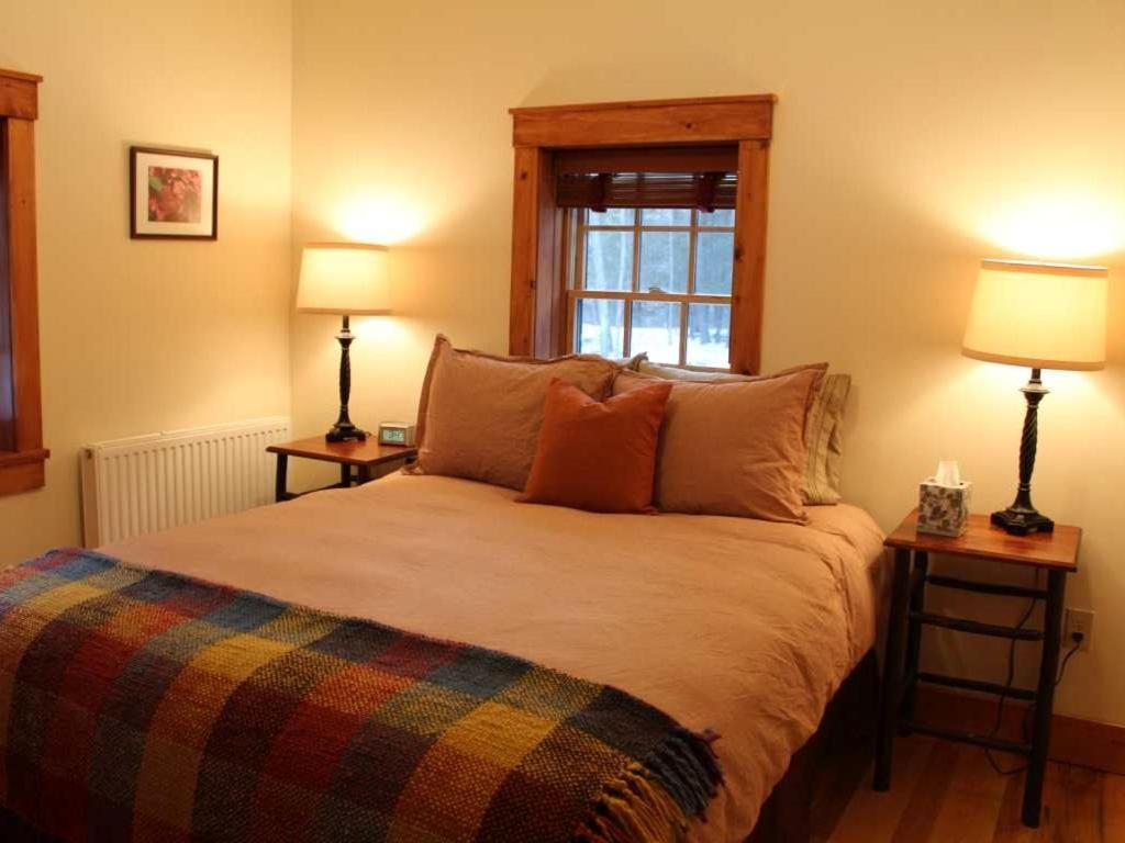 Bark Eater Inn Keene Room photo