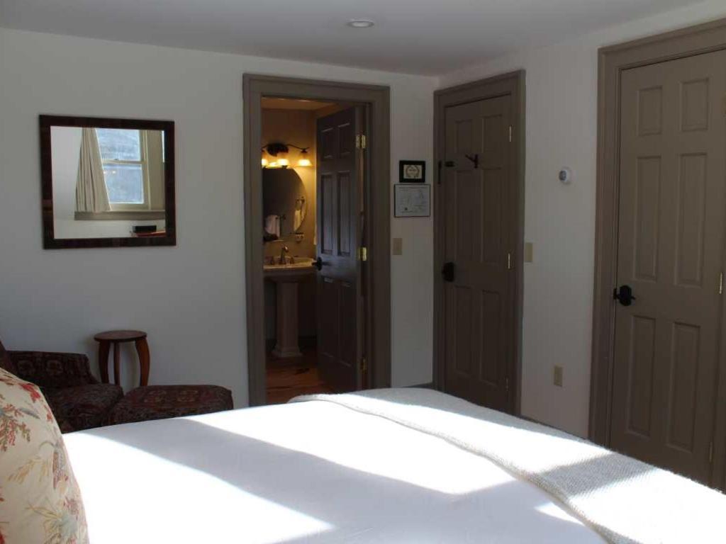 Bark Eater Inn Keene Room photo