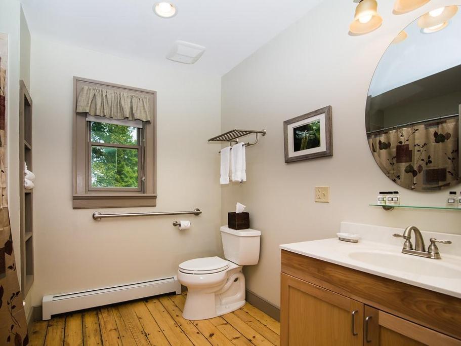 Bark Eater Inn Keene Room photo