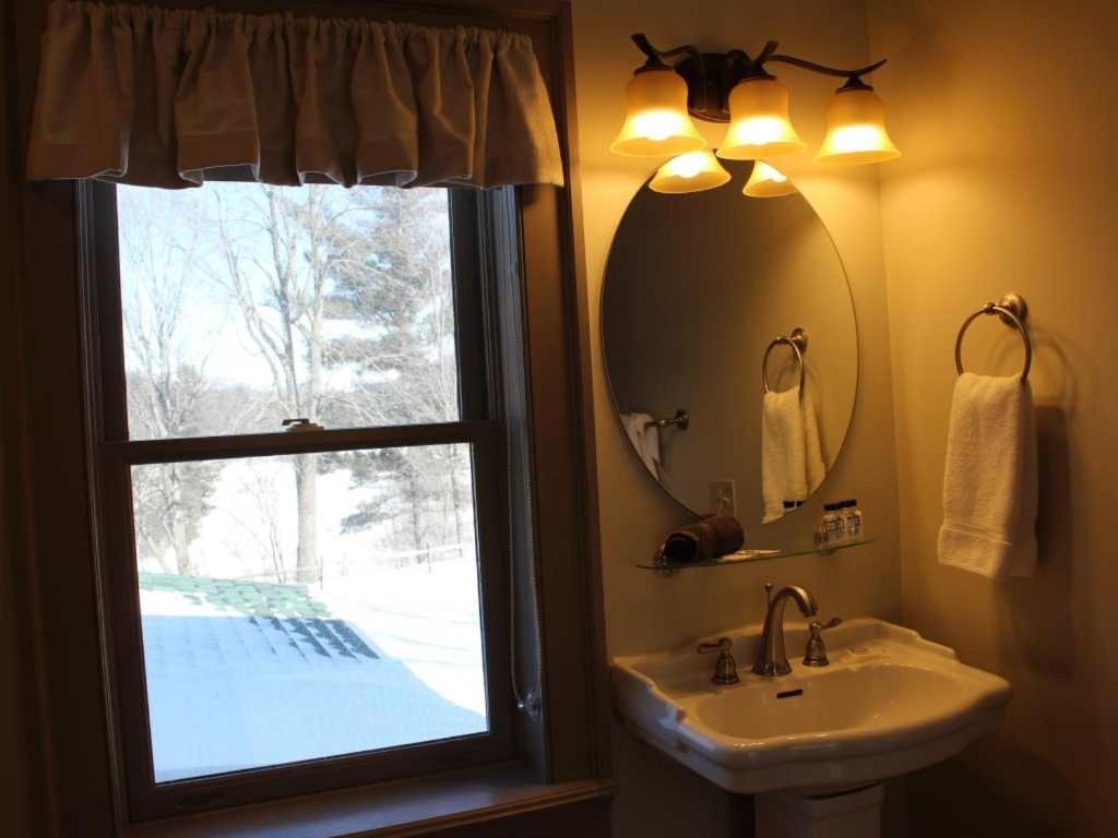 Bark Eater Inn Keene Room photo