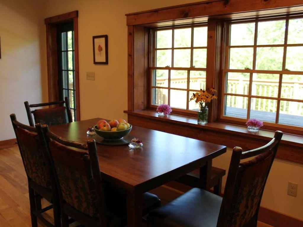 Bark Eater Inn Keene Room photo