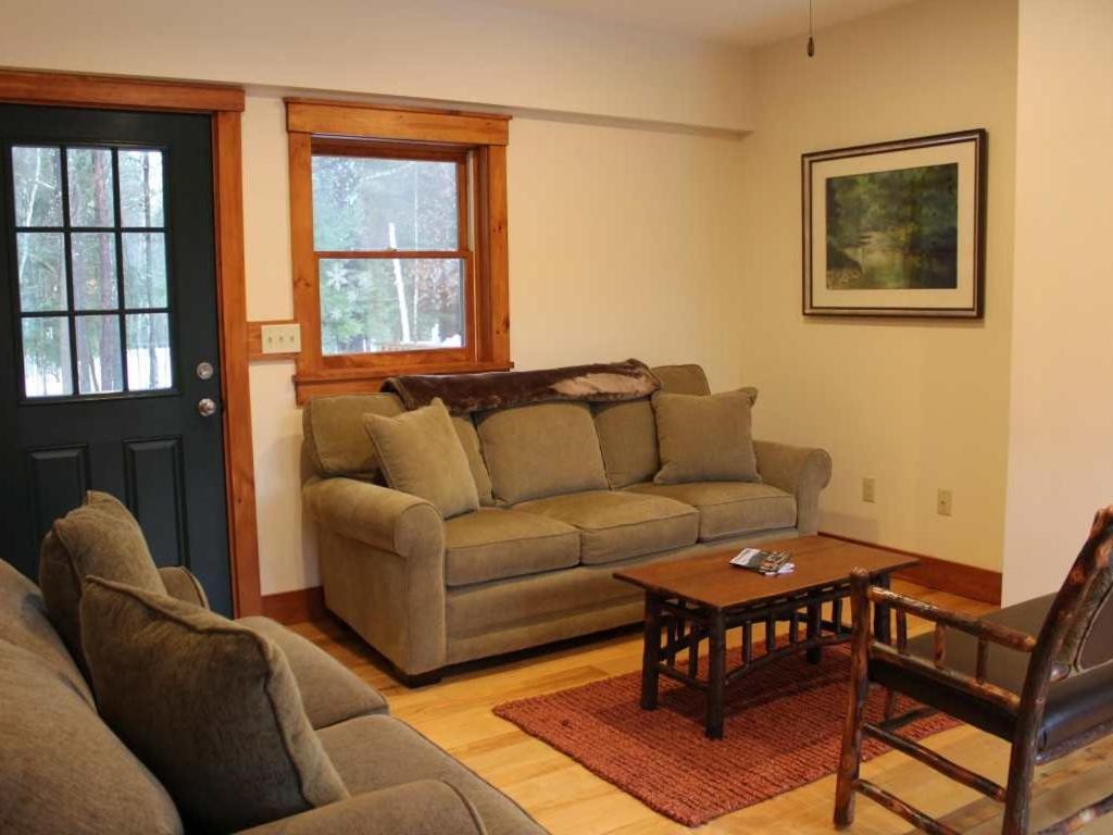 Bark Eater Inn Keene Room photo