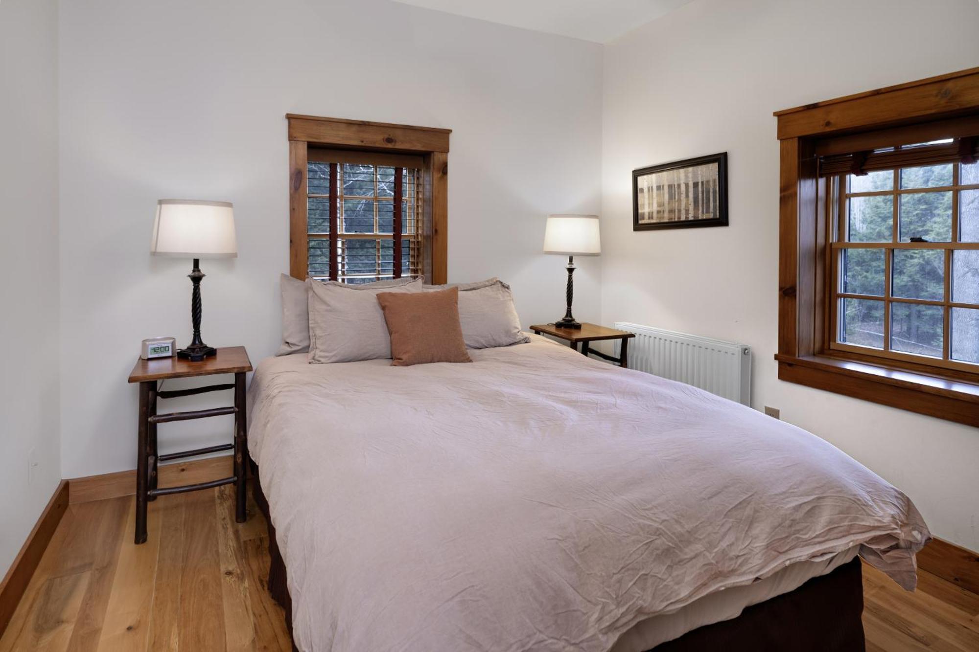 Bark Eater Inn Keene Room photo