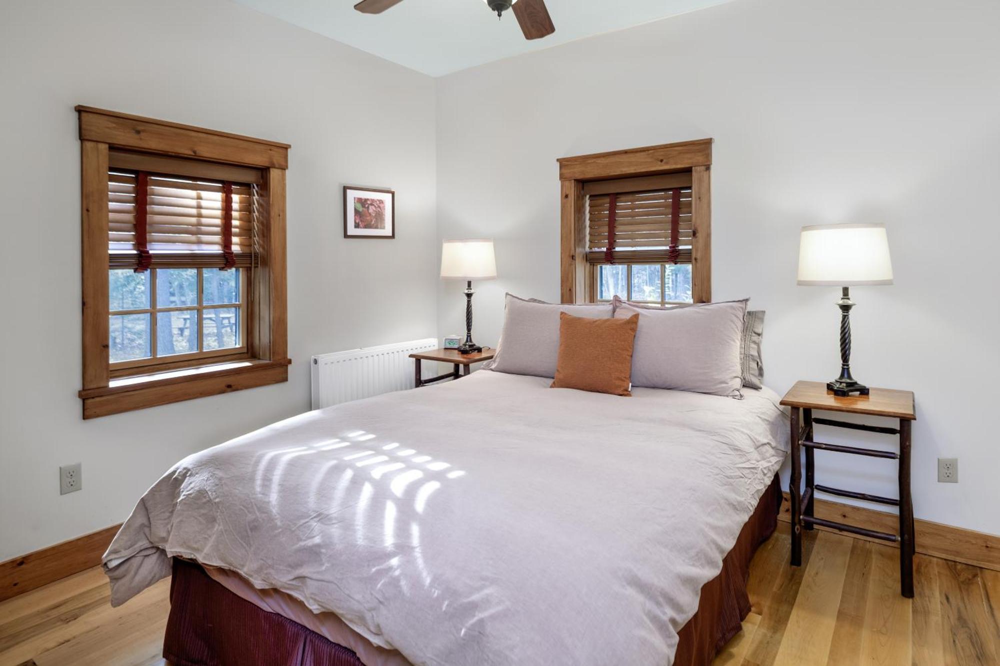 Bark Eater Inn Keene Room photo