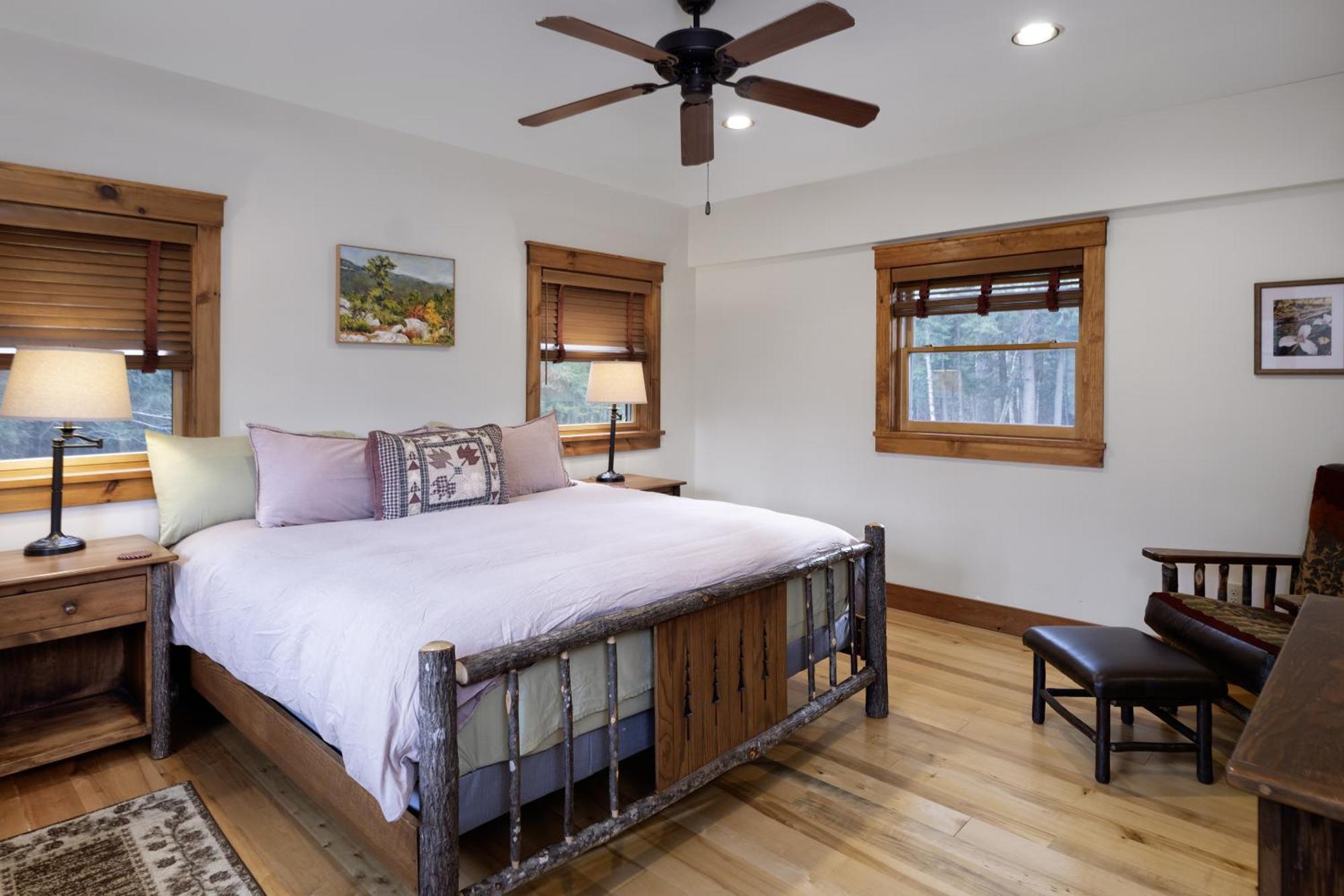 Bark Eater Inn Keene Room photo