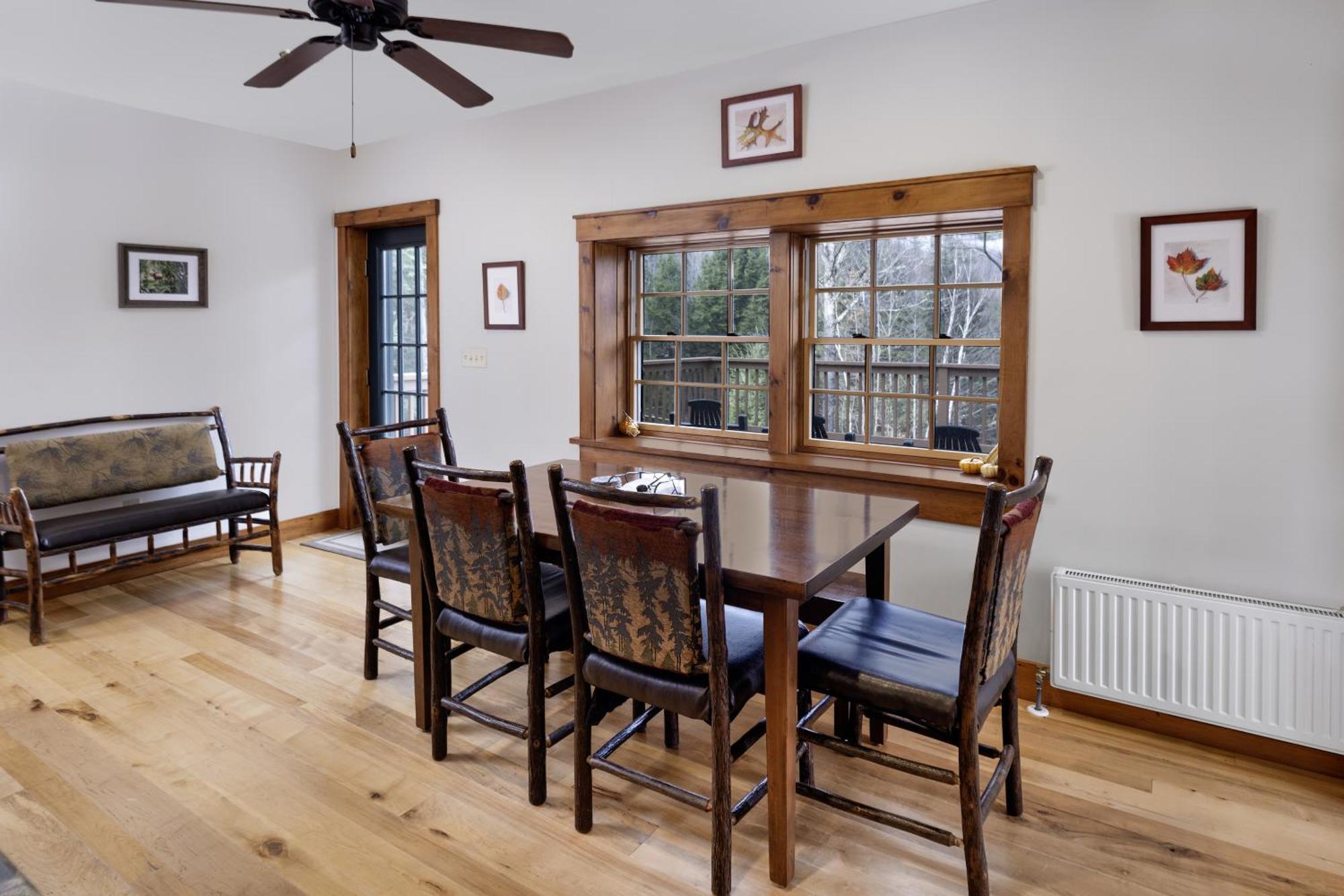Bark Eater Inn Keene Room photo